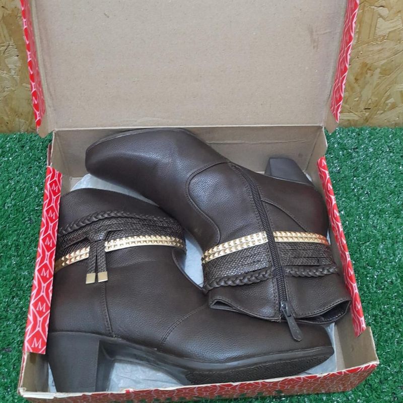 Bota mooncity tiras store marrom