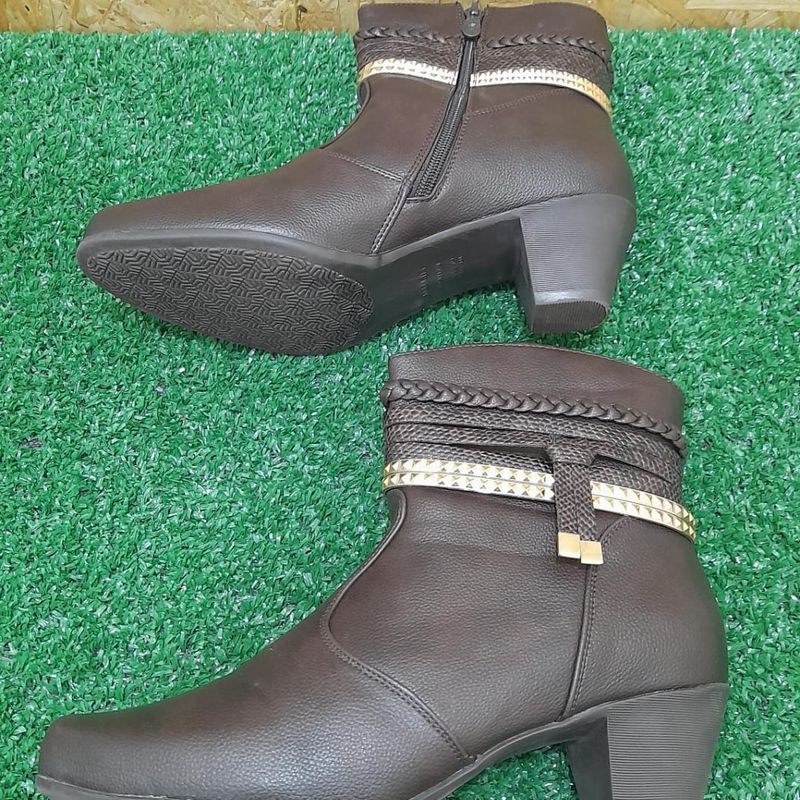 Bota mooncity cano hot sale baixo tiras marrom