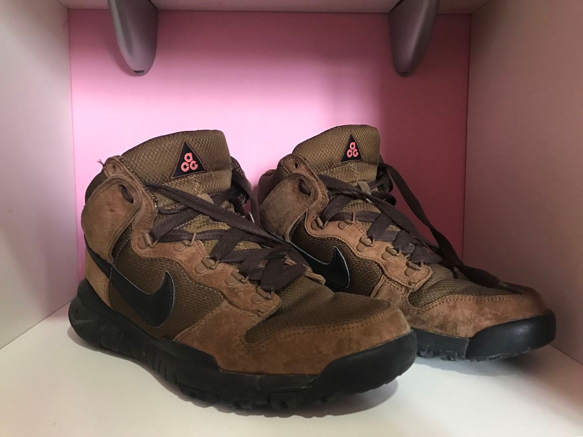 bota nike masculino marrom