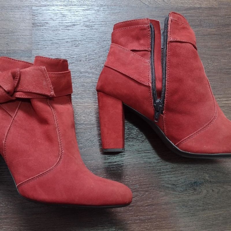 Bota best sale vermelha constance