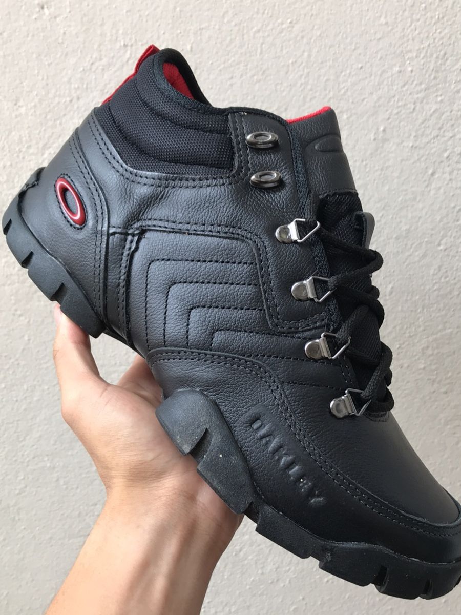 bota couro oakley beckon areia