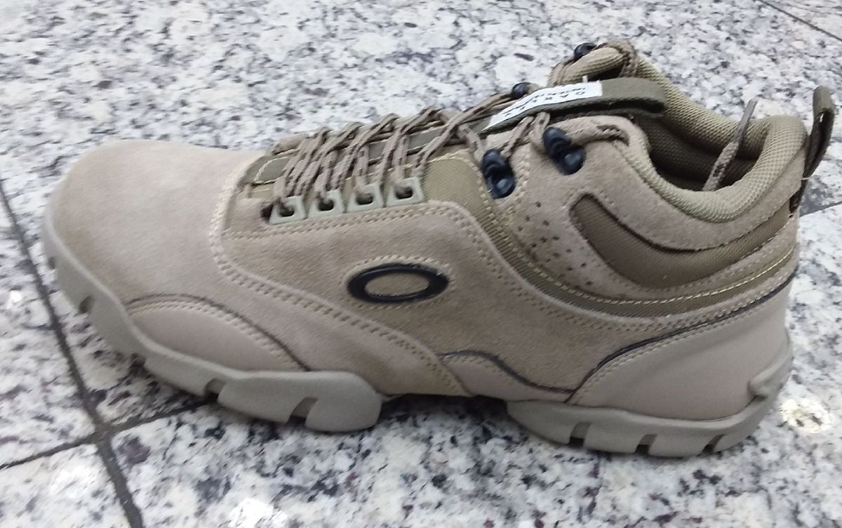 bota oakley preço