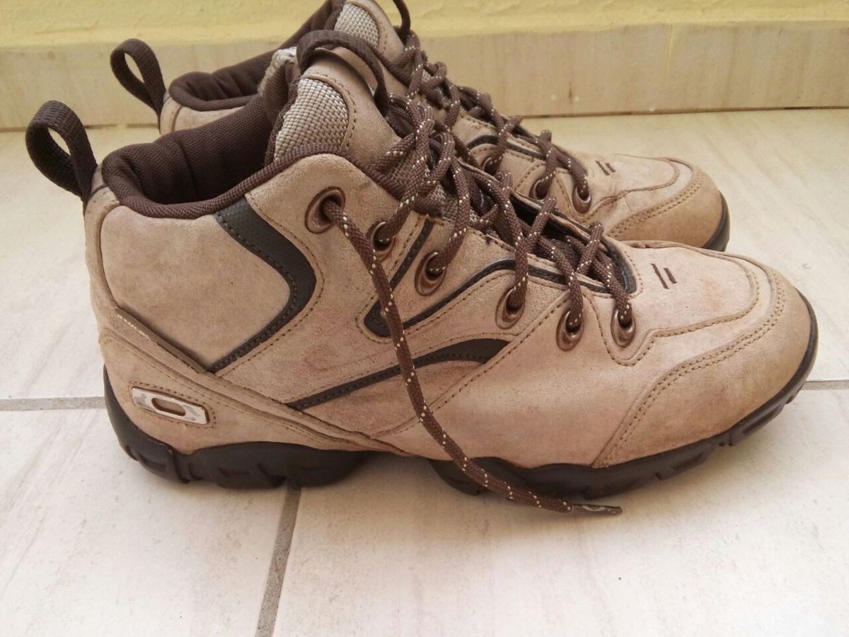 bota oakley flak low em couro