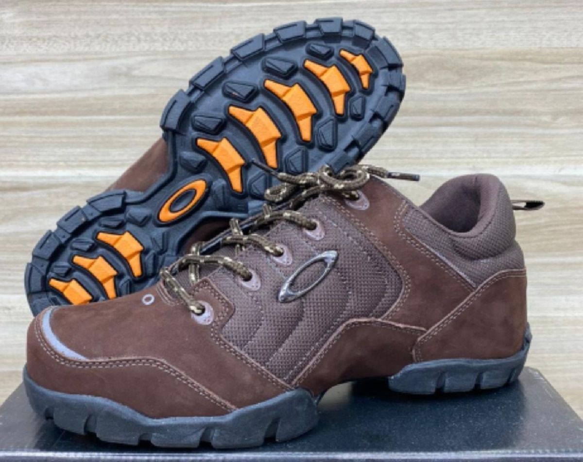 bota oakley halftrack marrom