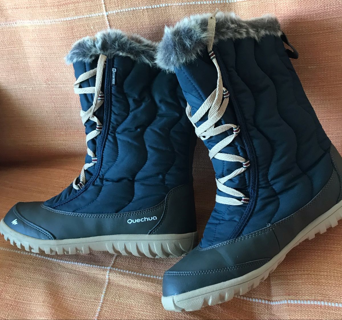 bota quechua feminina neve