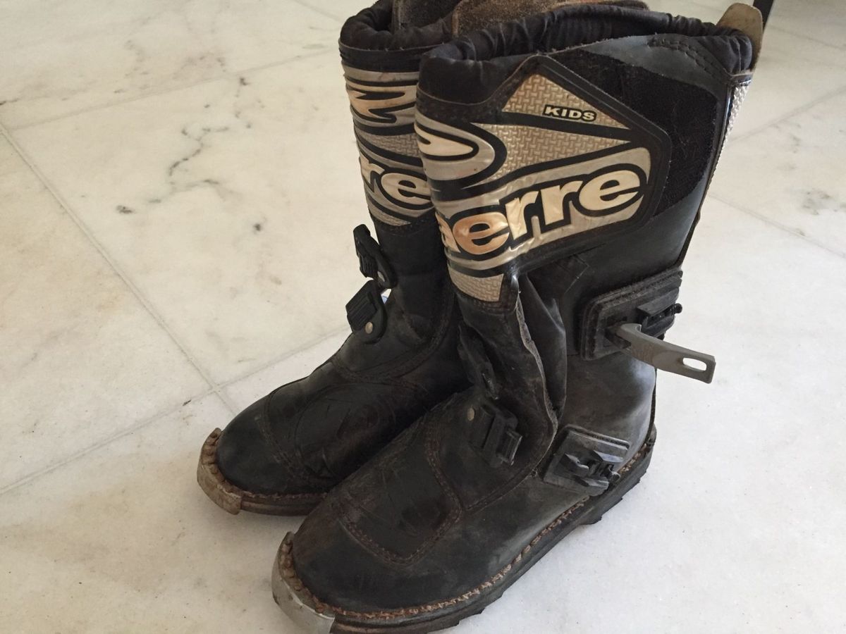 bota de trilha usada