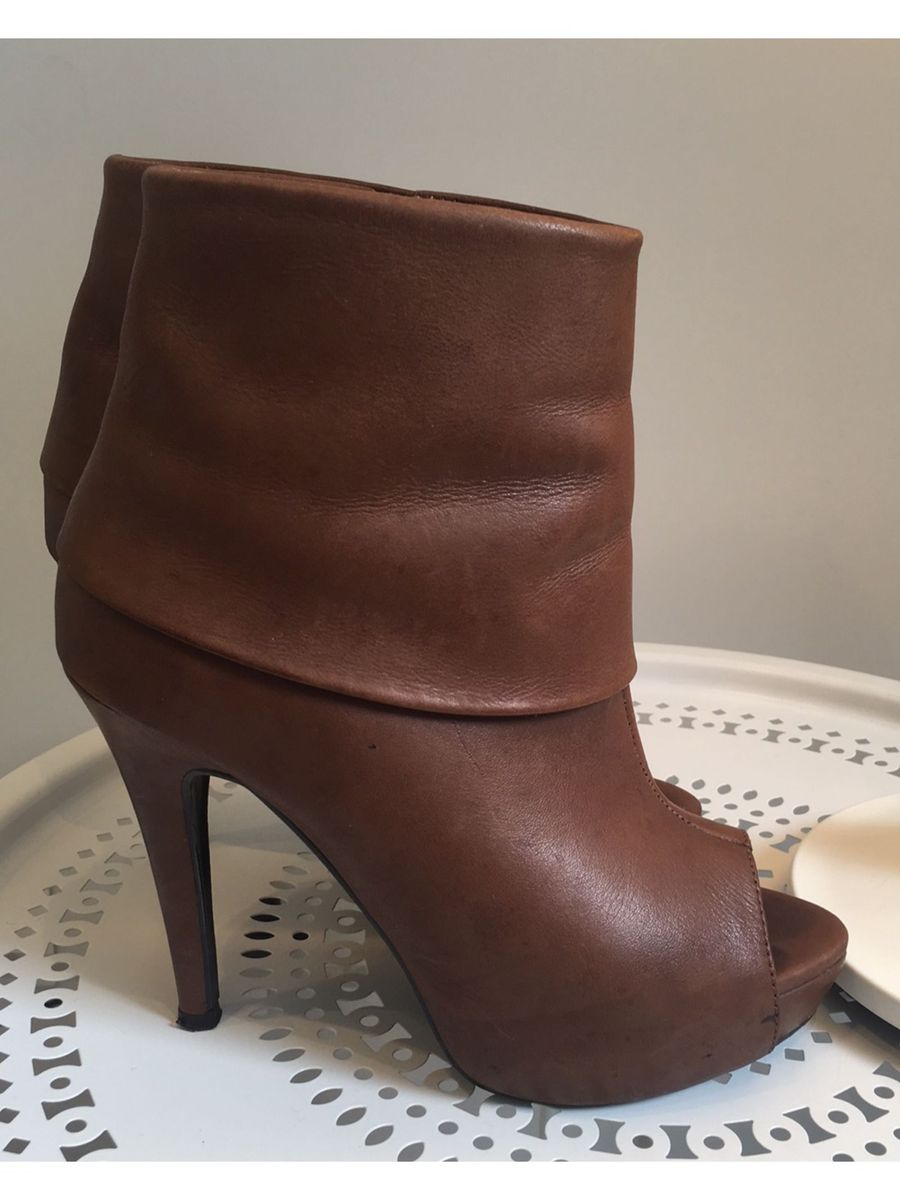 bota peep toe