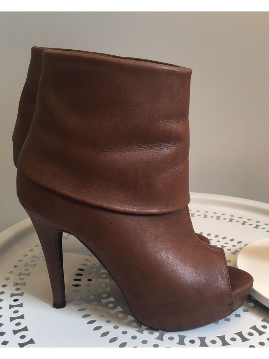 botas peep toe