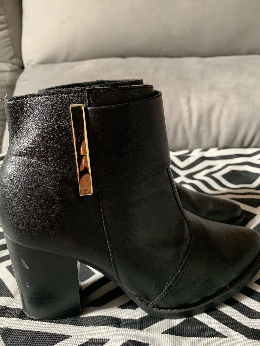 bota beira rio bico fino preta