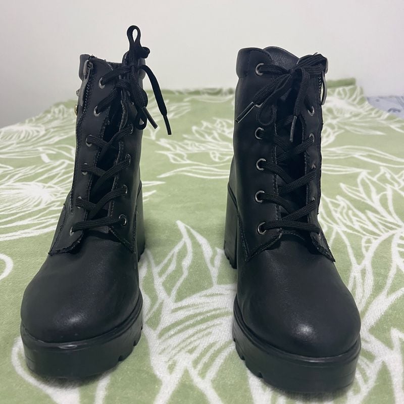 Bota Preta Cano Curto Bota Feminina Sapatinho De Luxo Usado