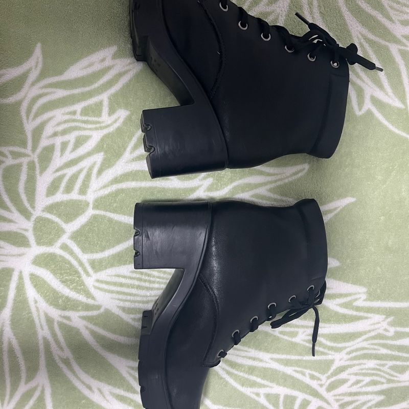 Bota cano curto hot sale sapatinho de luxo