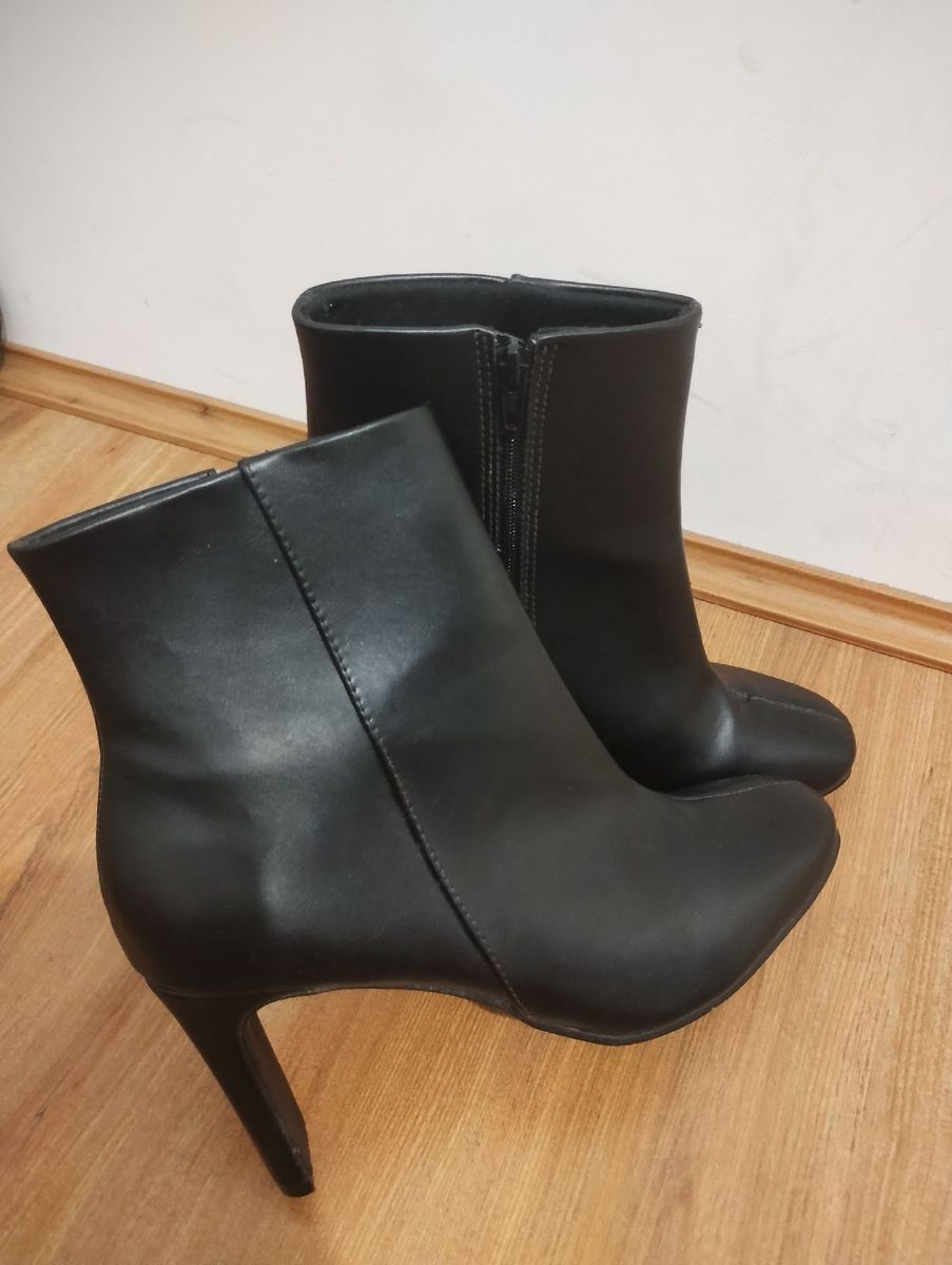 Botas cano best sale curto lojas marisa