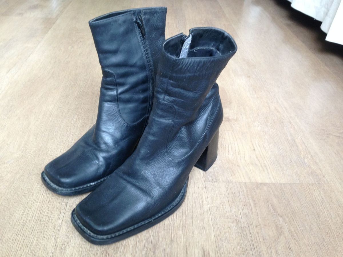 bota de bico quadrado