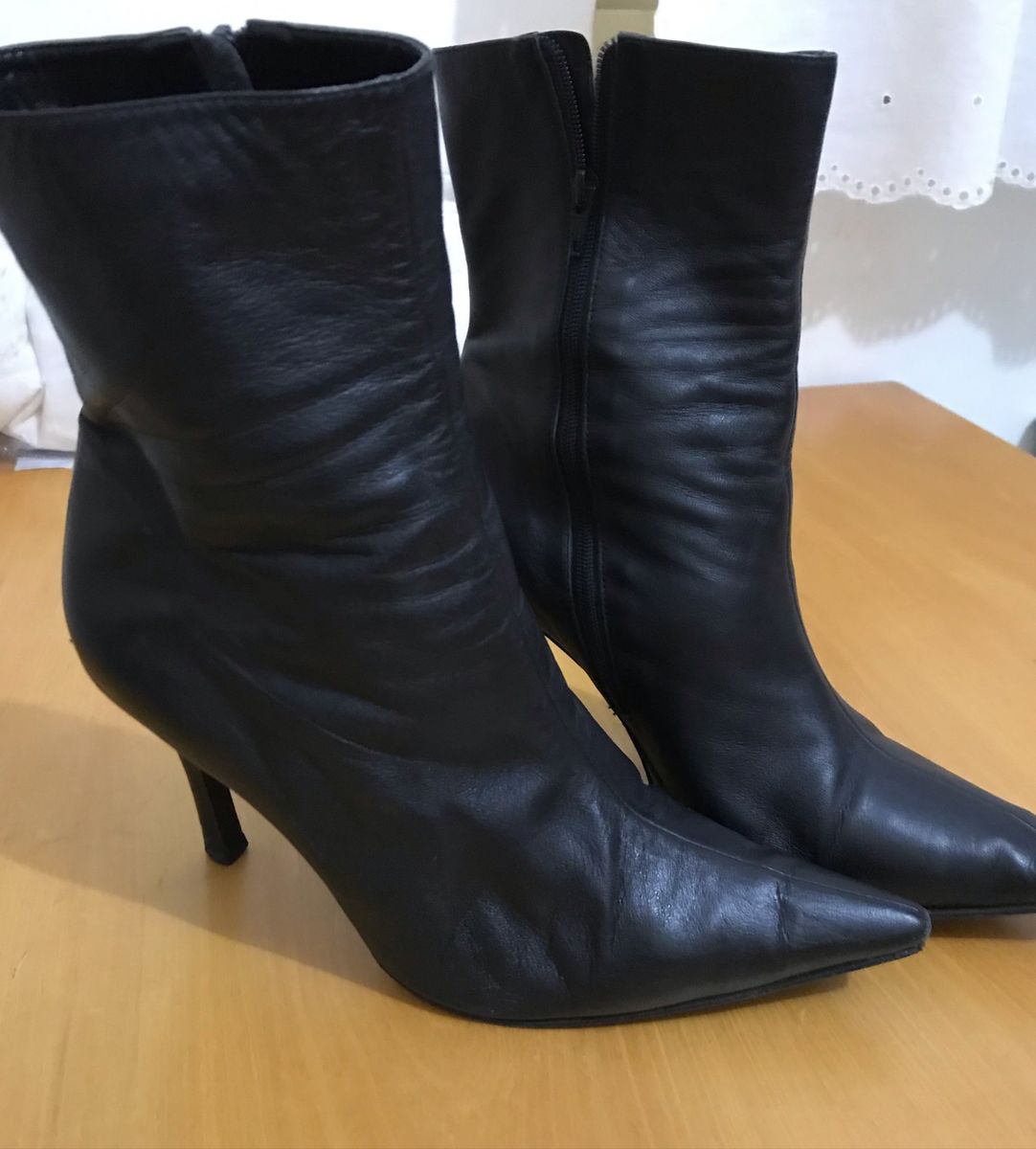 botas salto fino cano curto