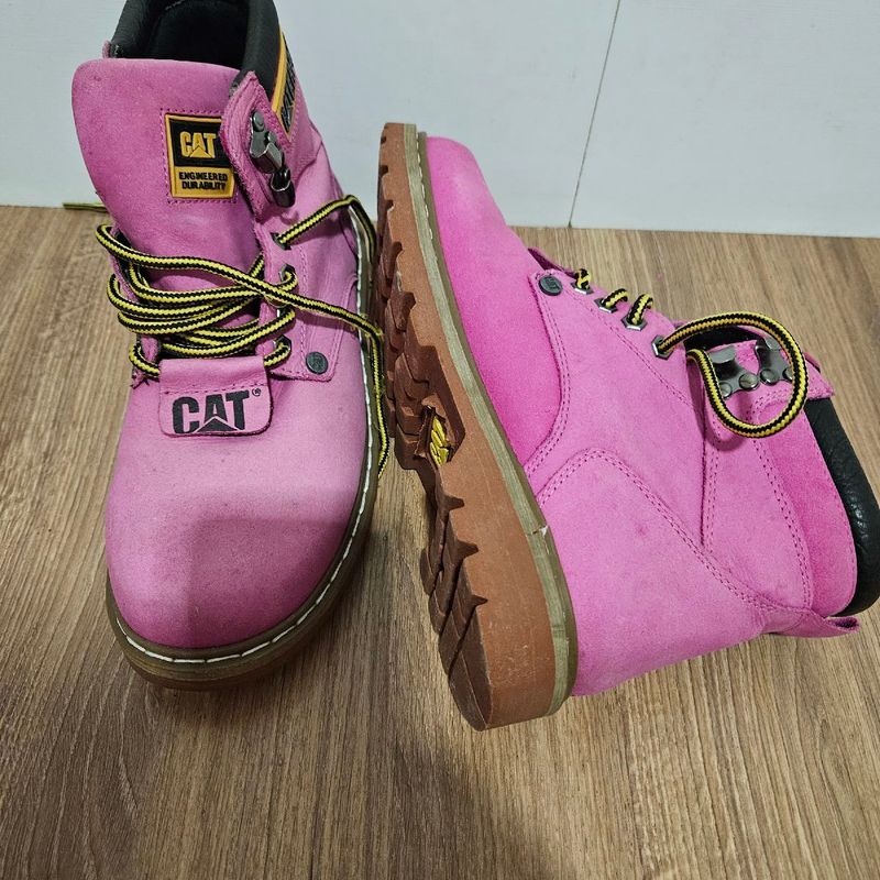 Bota caterpillar couro rosa + boné em Promoção na Americanas