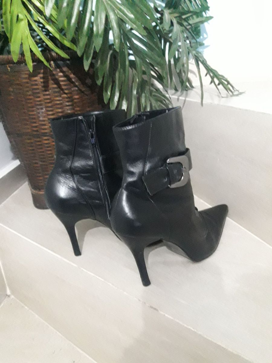 bota salto e bico fino