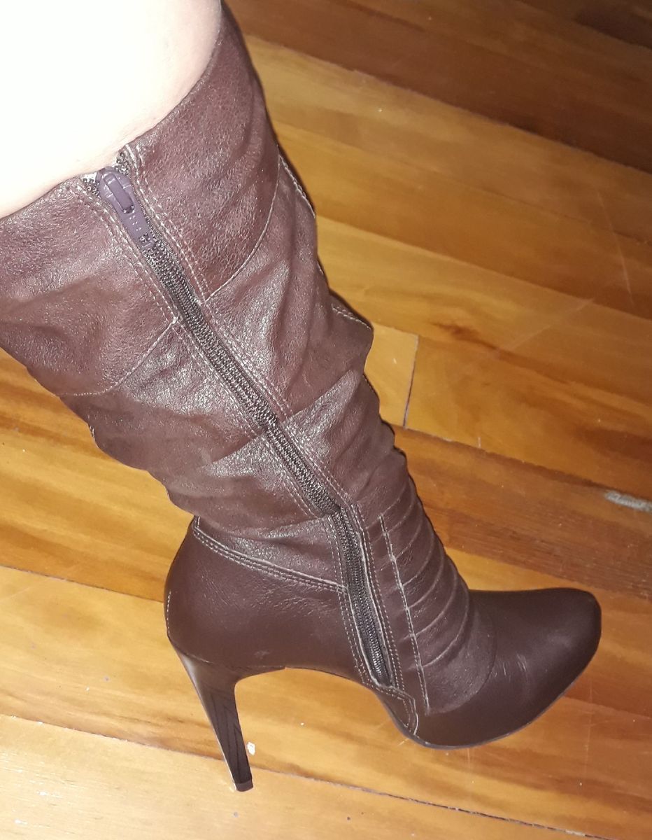 botas de salto alto e cano alto