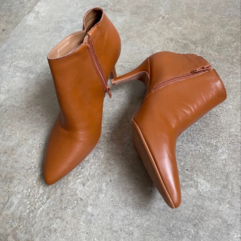 Bota Caramelo Botinha Constance Bota Salto Fino Cano Curto