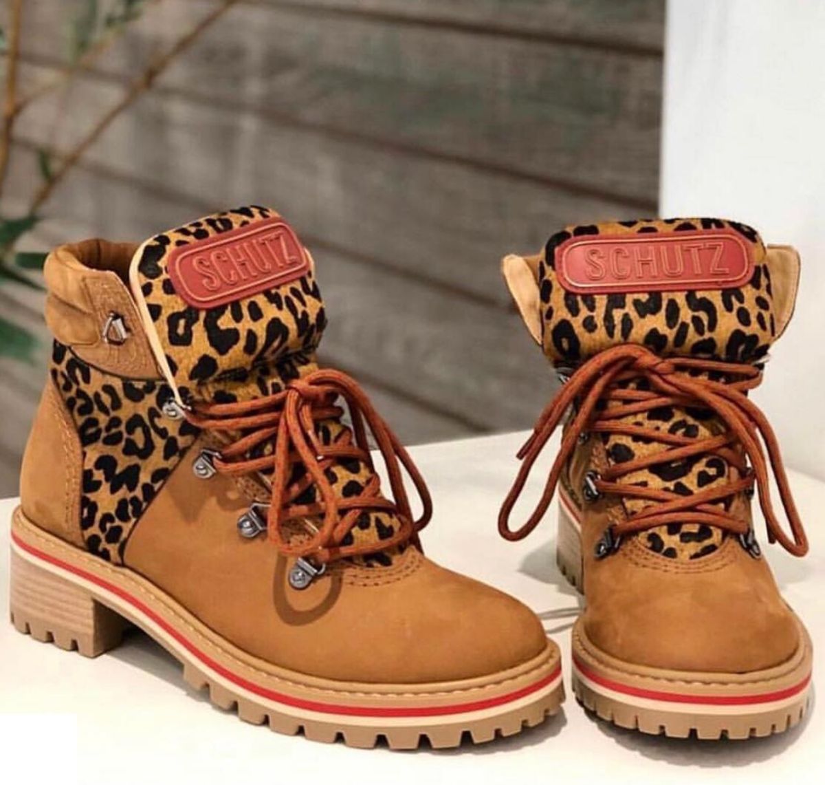 bota schutz animal print