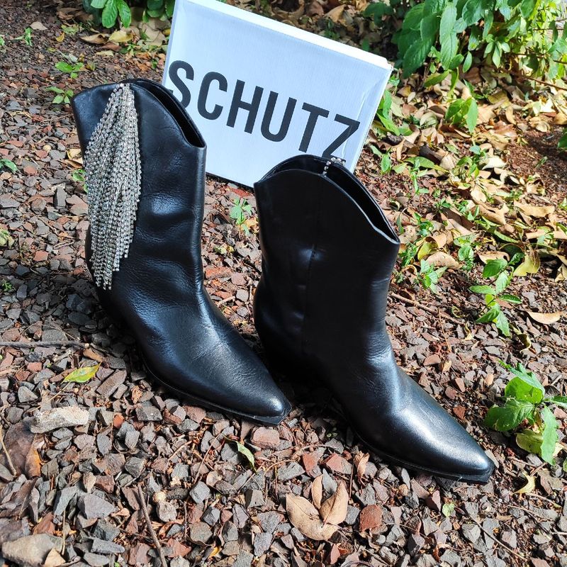 Bota schutz 2024 com pedraria