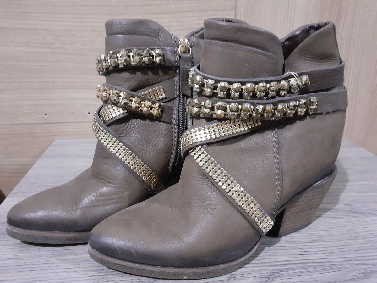 bota cano curto pedraria