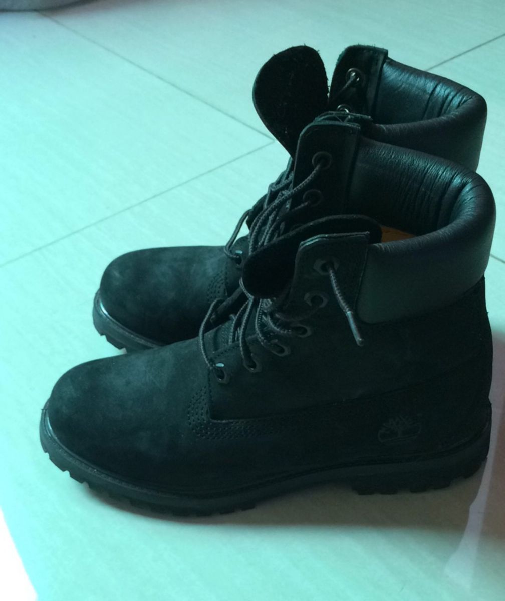 yellow boot preta