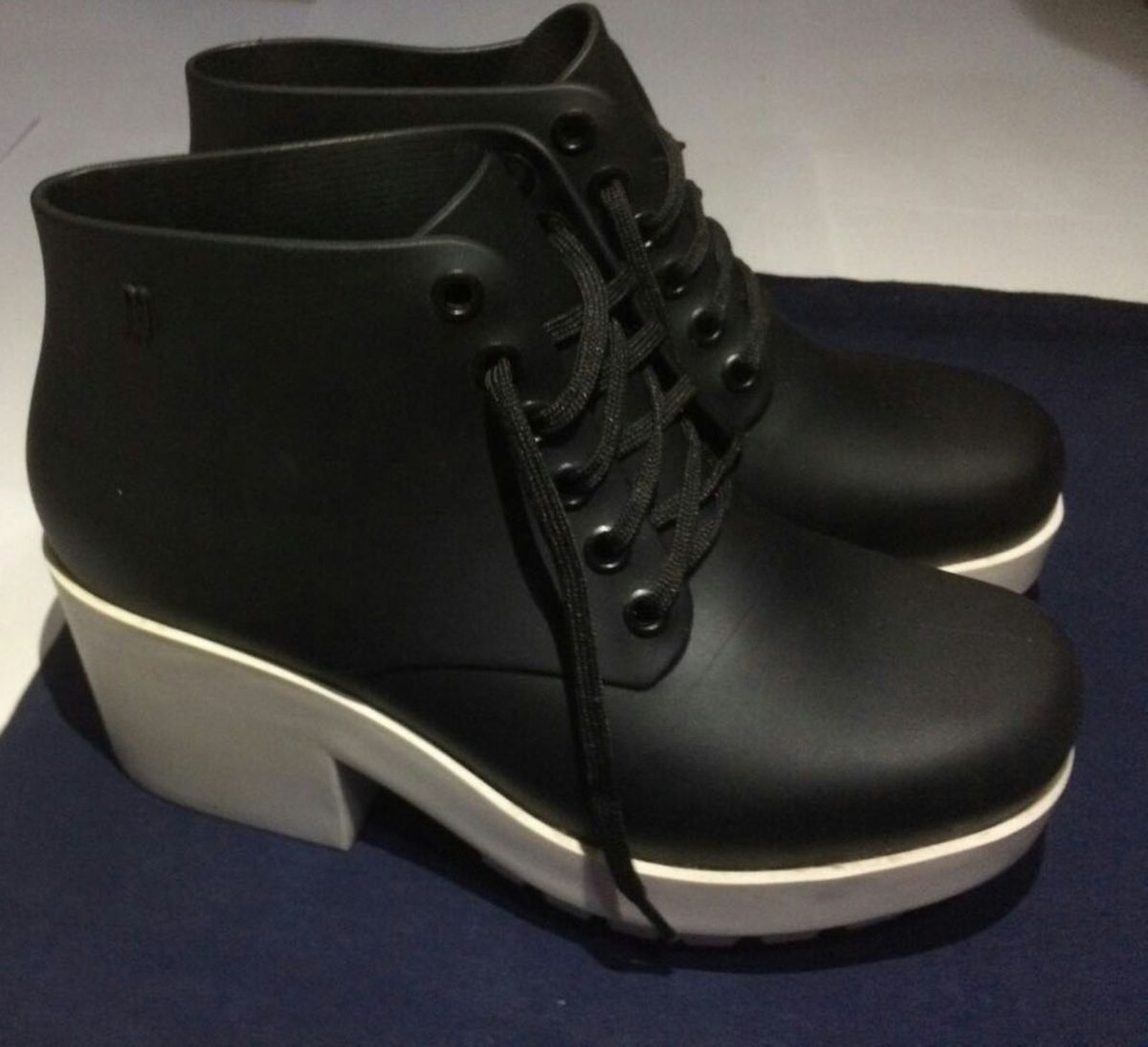 bota melissa tratorada