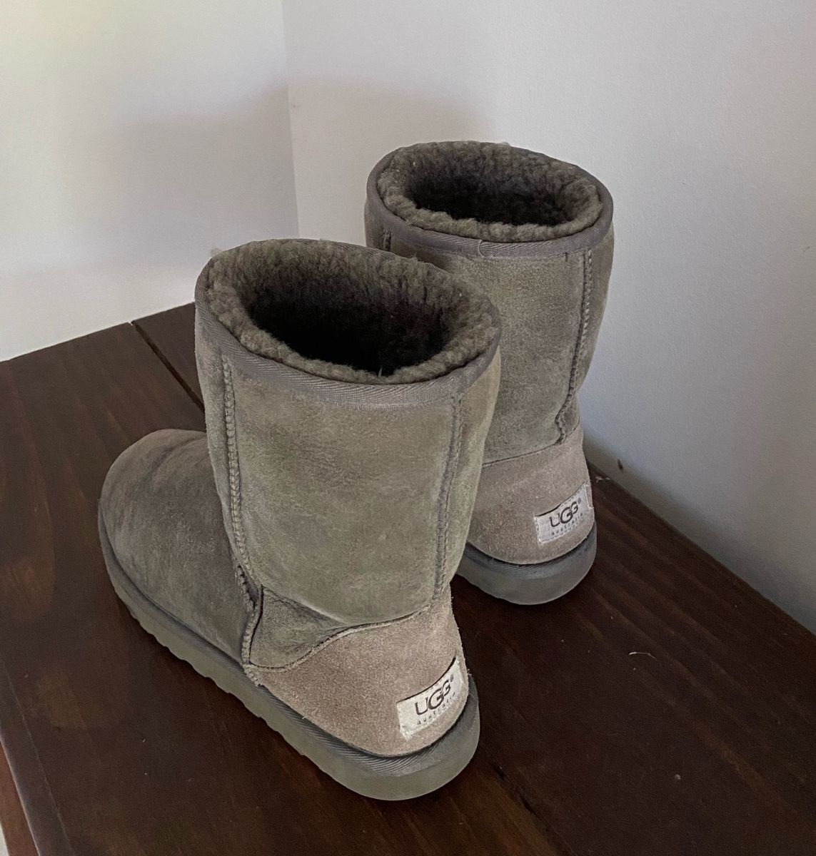 ugg cinza