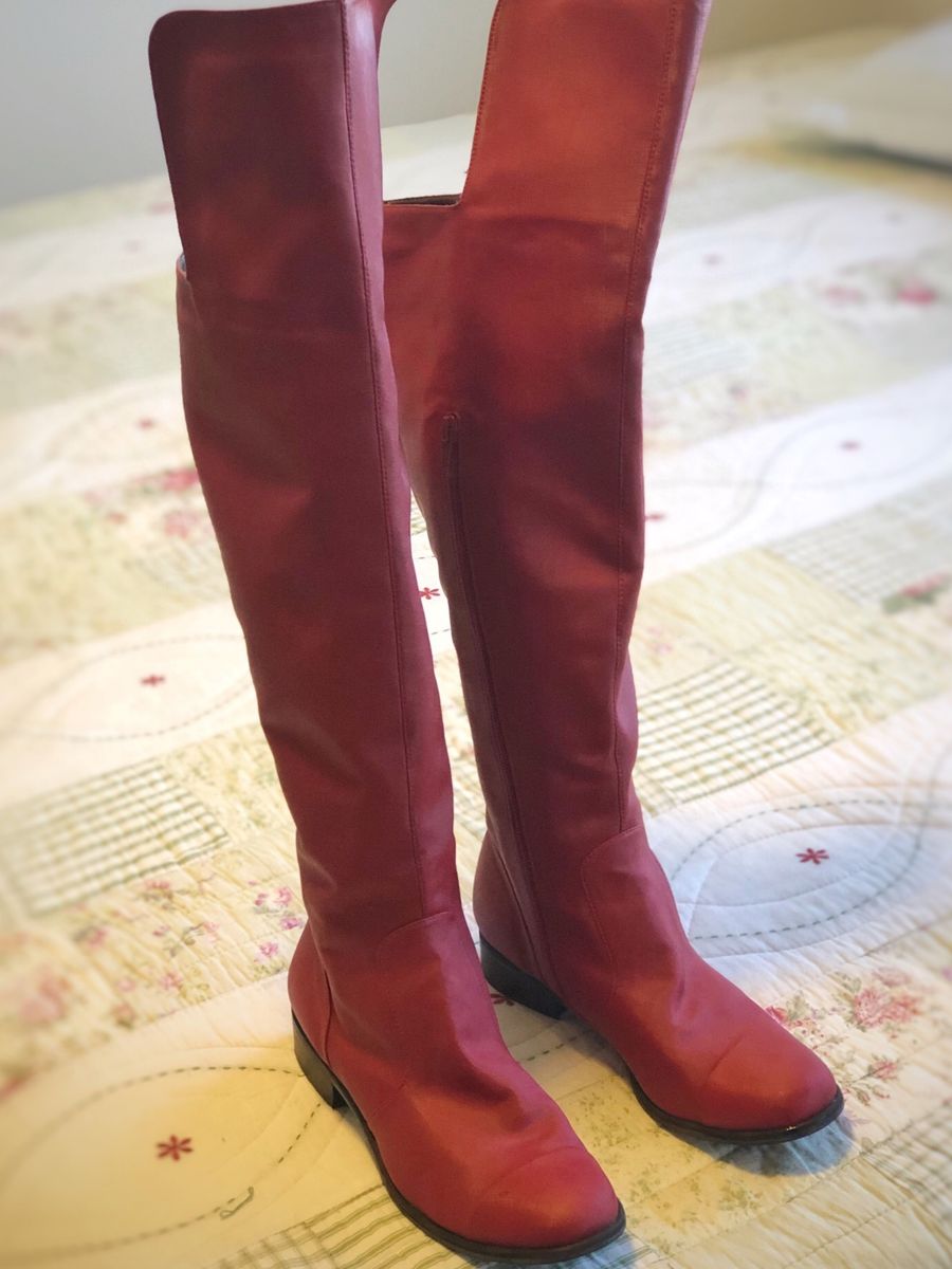 bota de cano alto vermelha