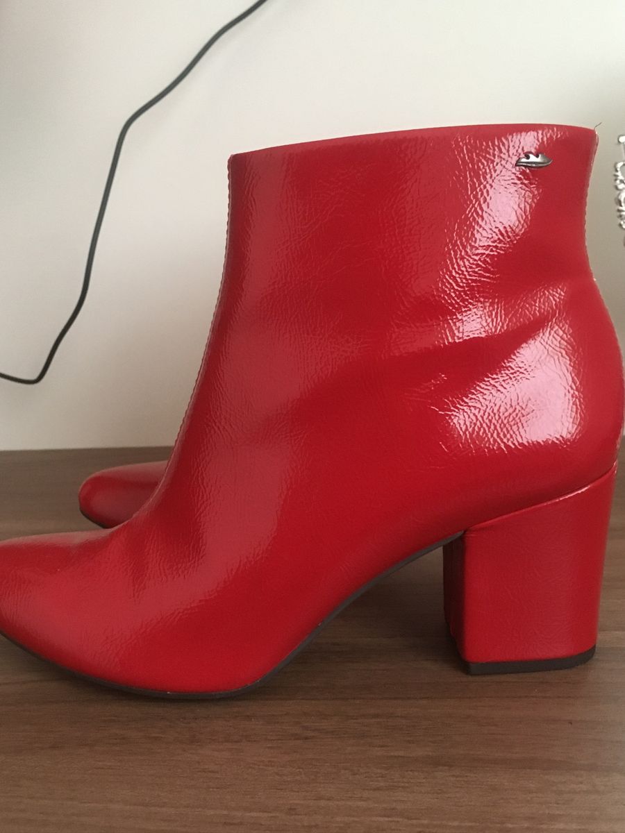 bota vermelha dakota