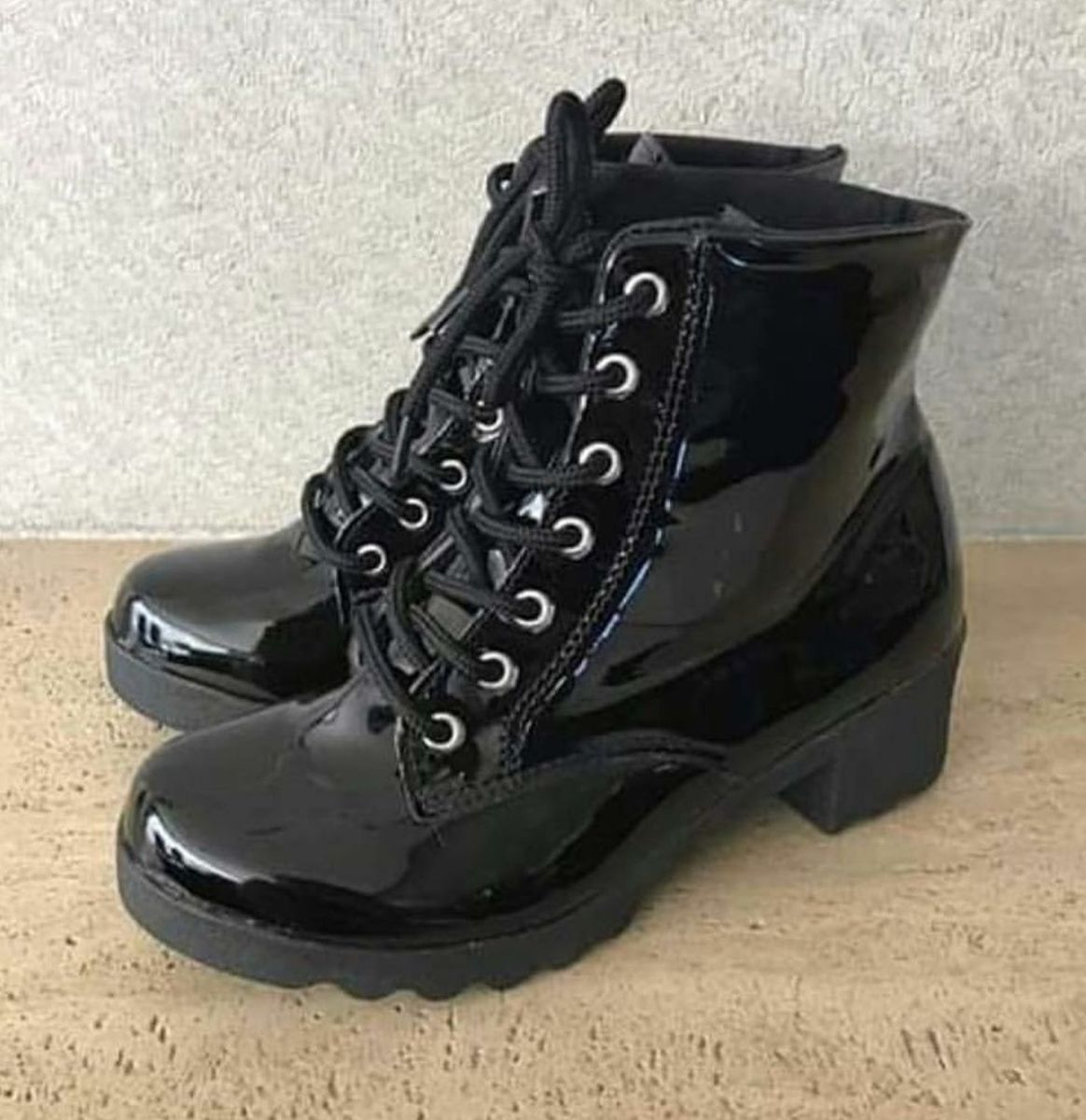 bota gotica feminina