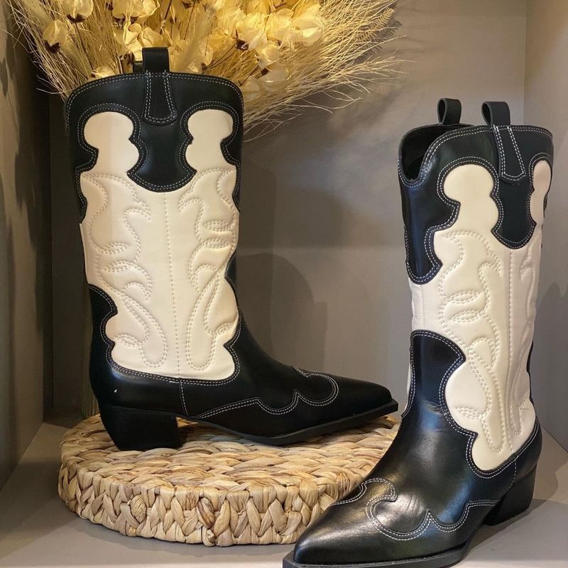 Bota Western Arezzo Preta e Branca Desejo Esgotada Cowboy Texana Inverno 2023 Bota Feminina Arezzo Nunca Usado 89149230 enjoei