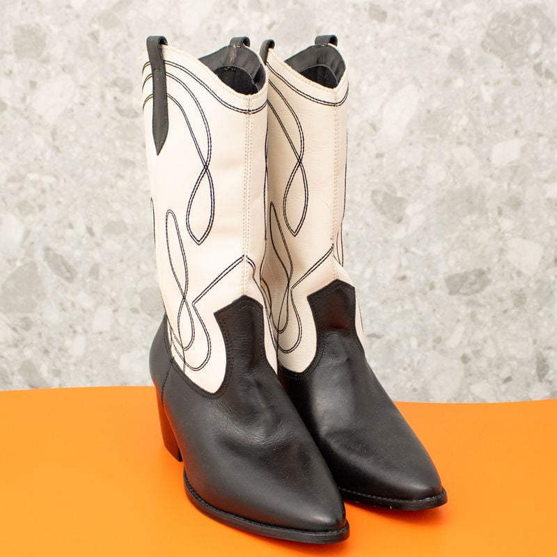 Bota Western Preta e Branca Corello Bota Feminina Corello Usado 100023020  enjoei