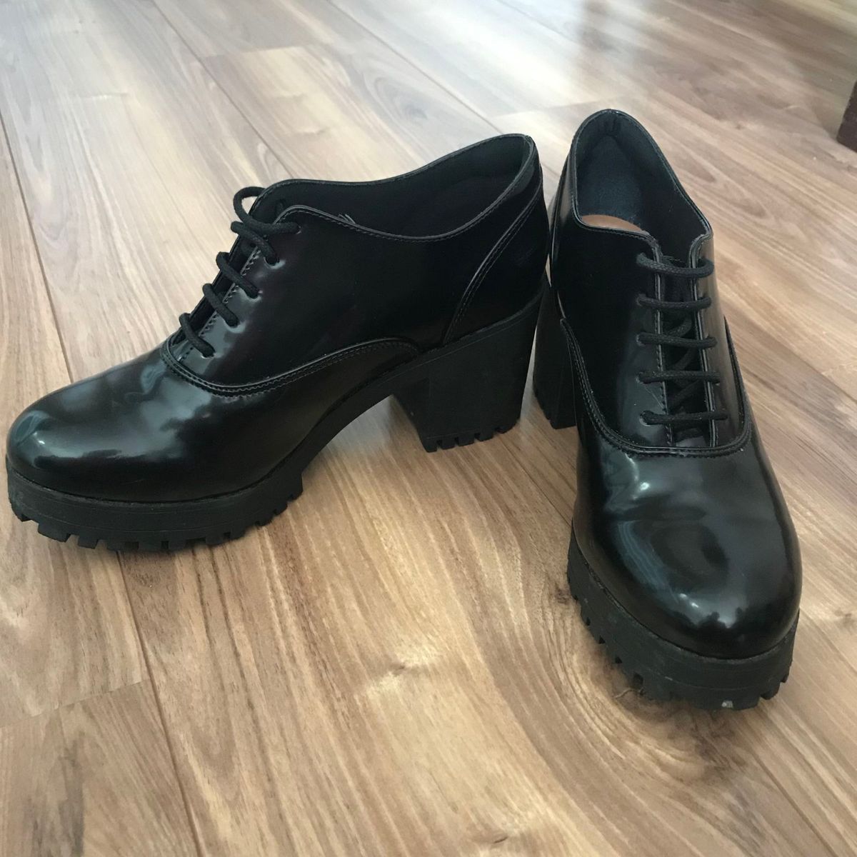 botão envernizado - botas satinato