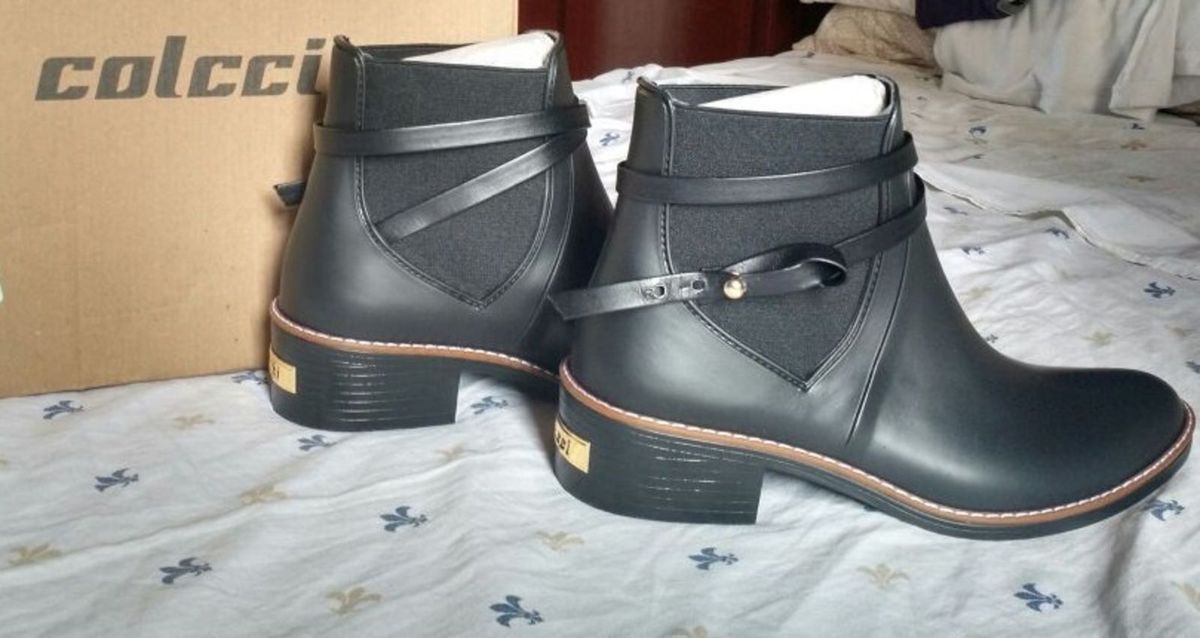 colcci bota chelsea colcci tiras preto