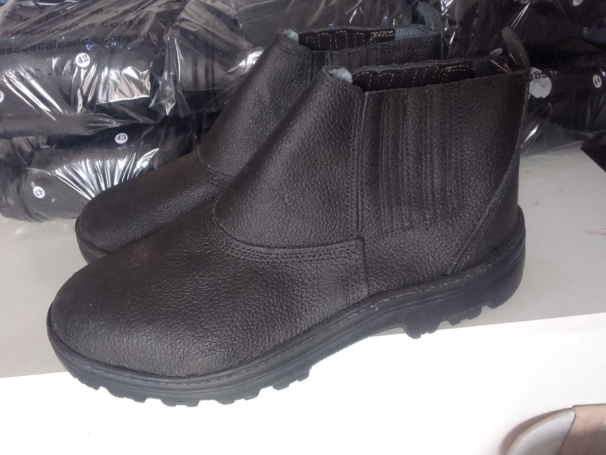 Bota bico store de ferro feminina