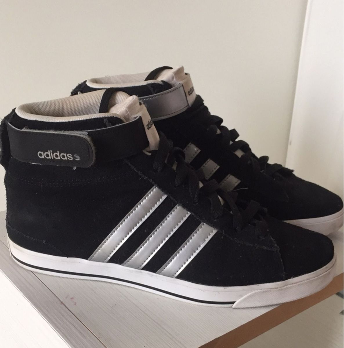 tenis adidas branco botinha