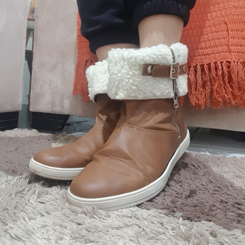 Bota feminina hot sale tamanho 43