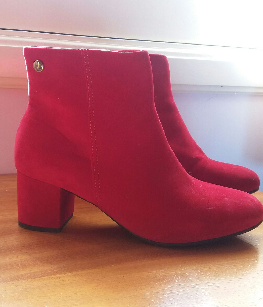 bota vermelha vizzano
