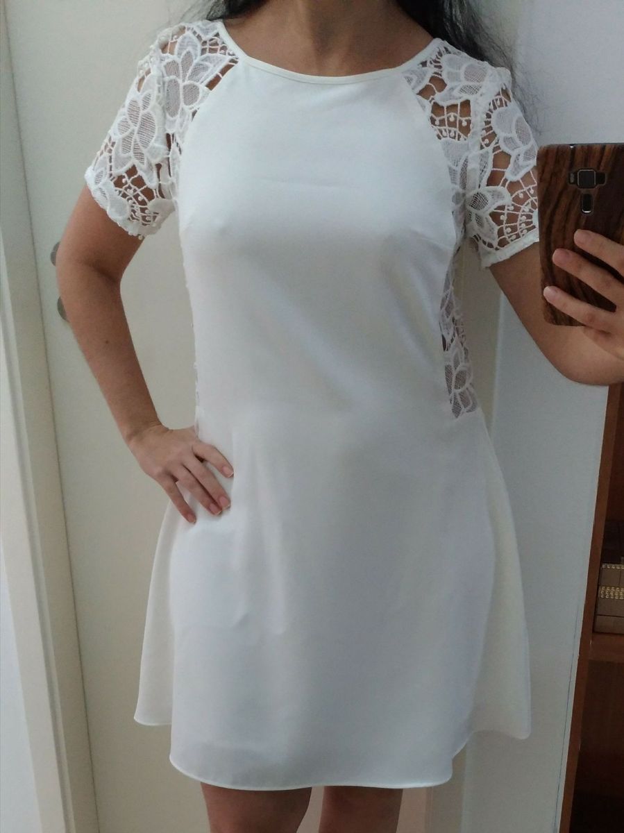 vestido branco curto riachuelo