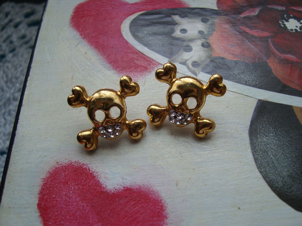 brincos caveiras - bijoux sem marca