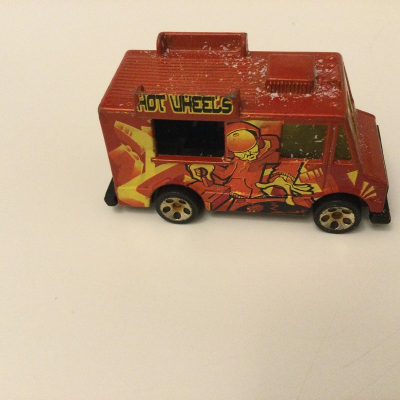 Brinquedo Miniatura Van Vemelha com Dj- Hot Wheels | Hot Wheels
