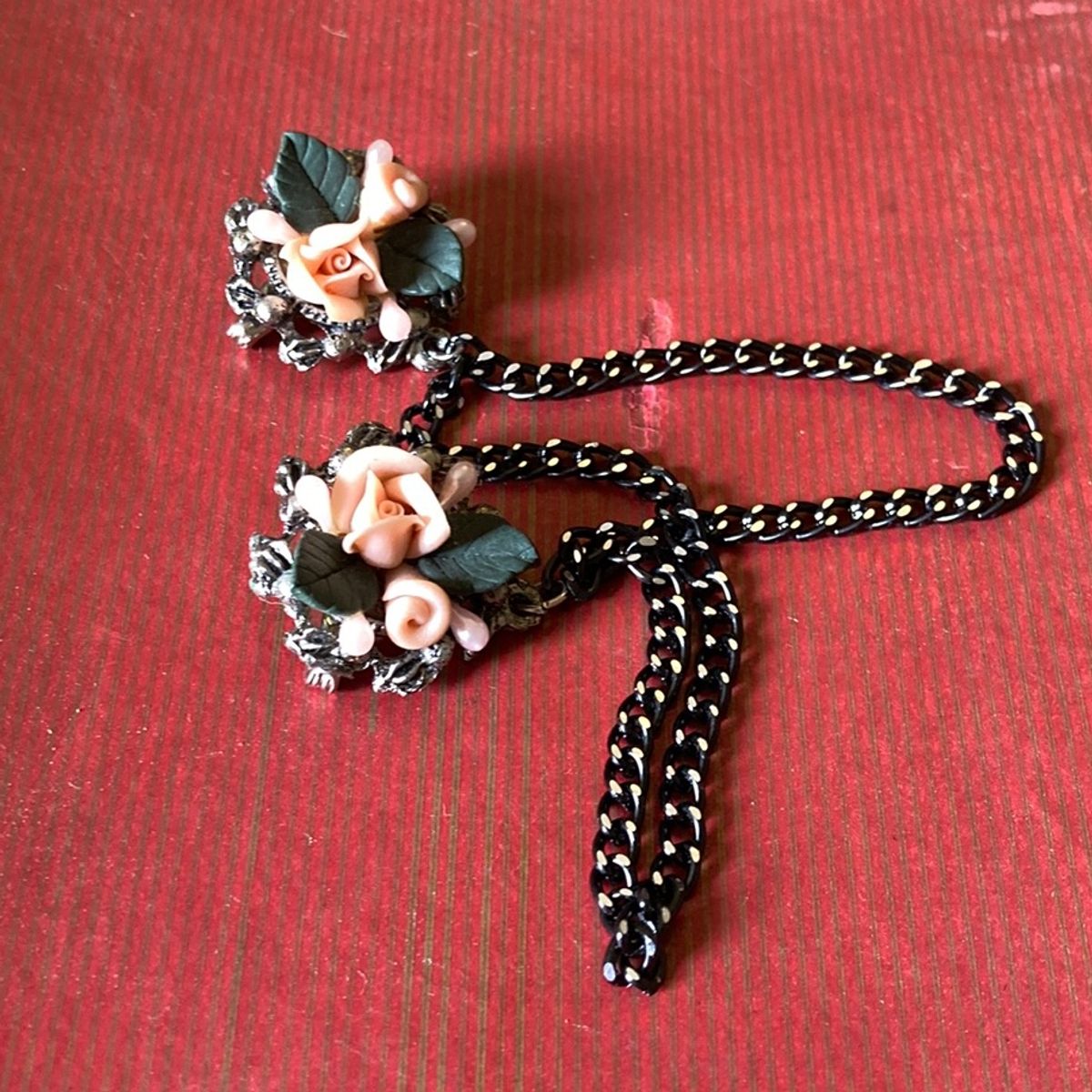 Broche Vintage Rose En Rhodoïd Par LEA STEIN - Années 60/70 - Diamètre 5,6 Cm
