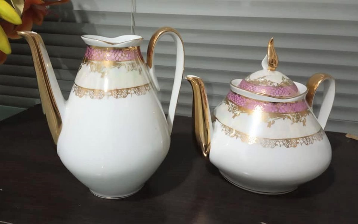 Bules De Chá E Café Porcelana Década De 70 Móvel De Antiquário Porcelana Real Usado 68433898 7735