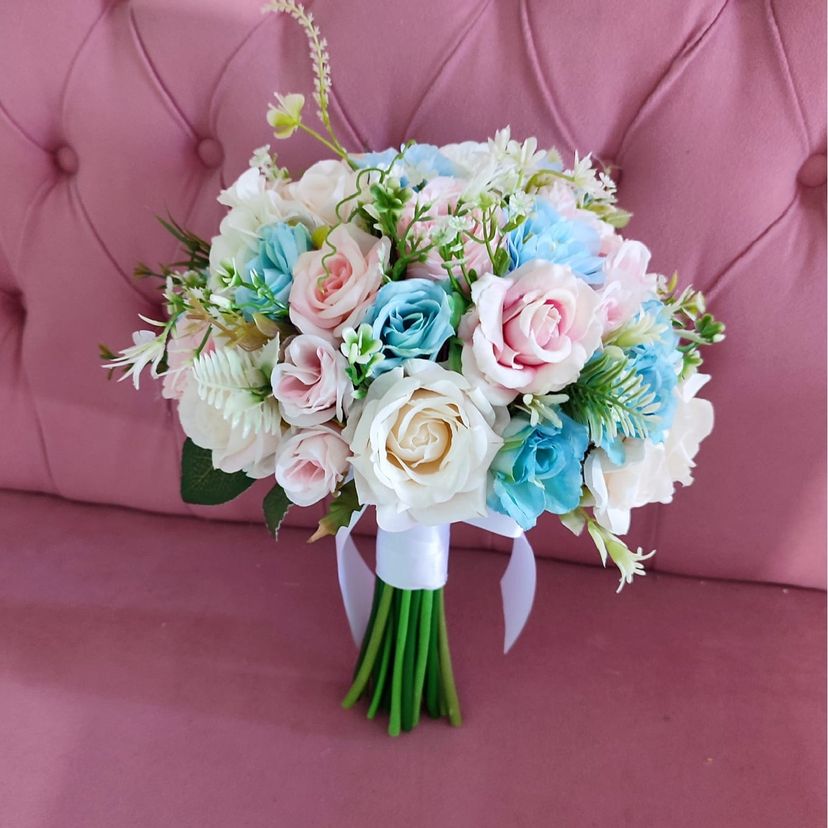 Buquê de Noiva Azul, Rosa e Branco | Roupa de Casamento Feminina Karen  Guimaraes Usado 80291556 | enjoei