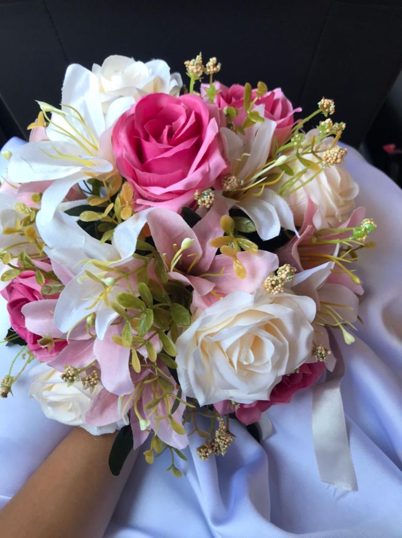 Buquê de Noiva Flores Artificiais Lírios e Rosas | Roupa de Casamento  Feminina Usado 57841670 | enjoei