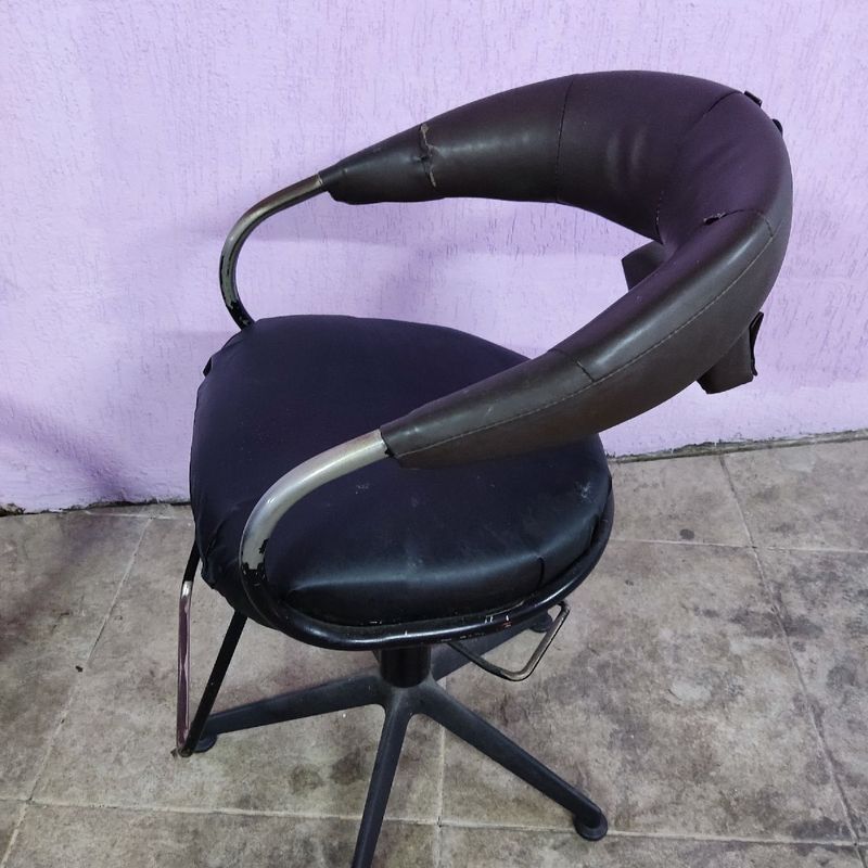 Cadeira de cabeleireiro usada
