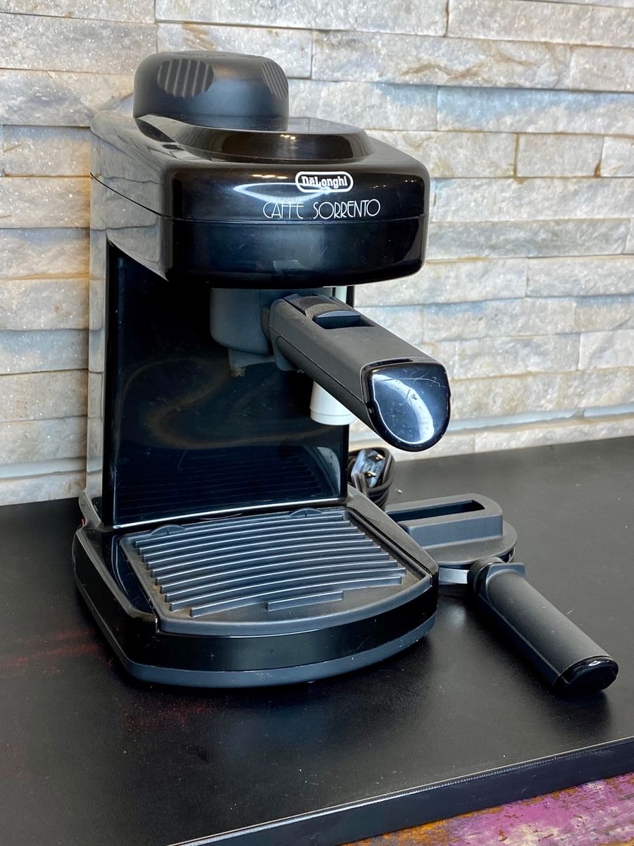 Cafeteira Delonghi Máquina de Café Expresso | Móvel de Cozinha