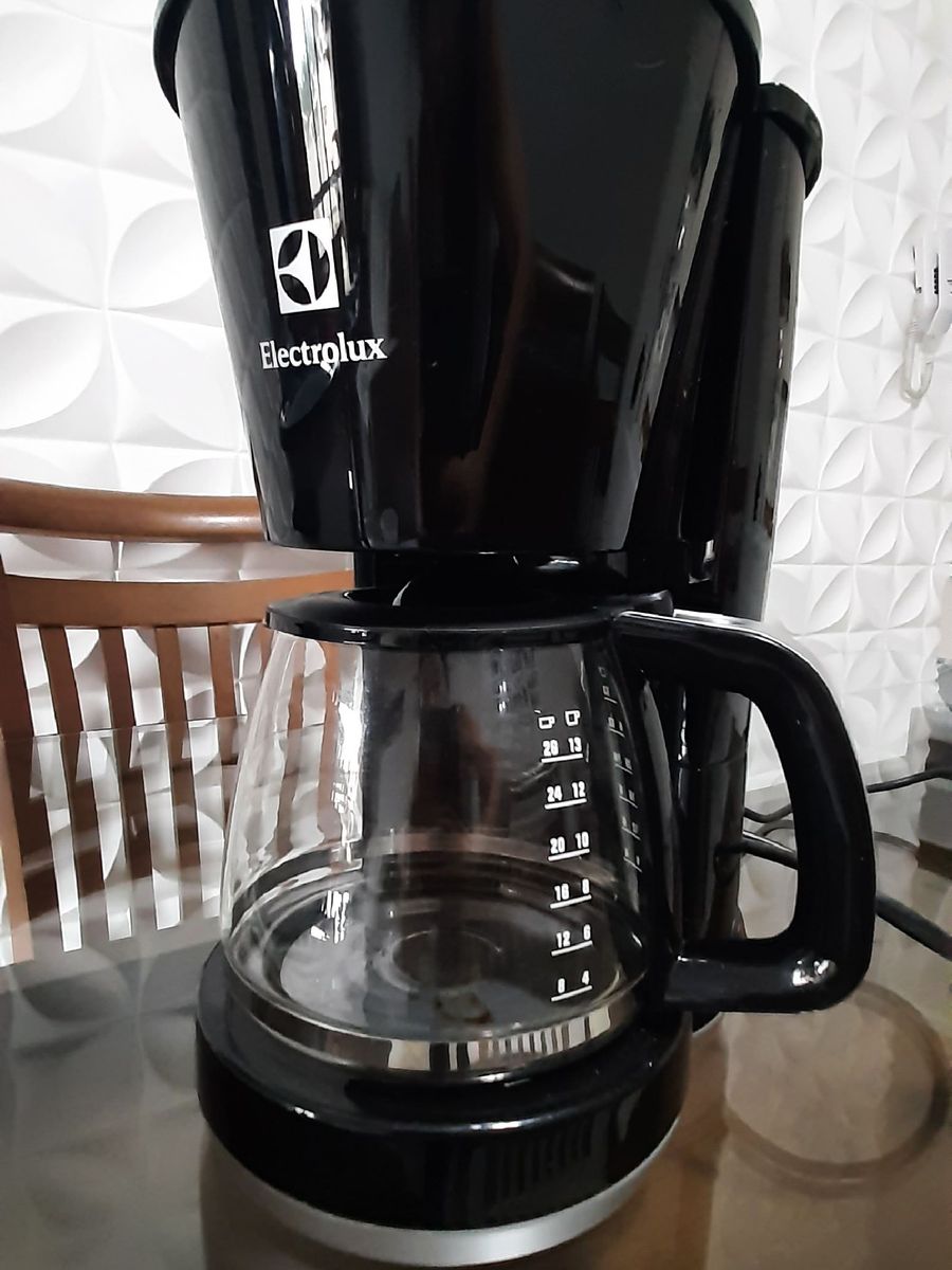 https://photos.enjoei.com.br/cafeteira-electrolux/1200xN/czM6Ly9waG90b3MuZW5qb2VpLmNvbS5ici9wcm9kdWN0cy8xNzYzMzU2MS9iNmI4NDFlOWIyY2YyY2I4MGEzNWQxYTdmOWJlNjg3MS5qcGc