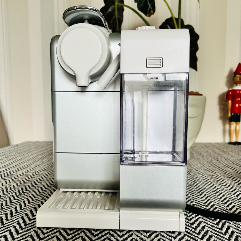 Cafeteira Nespresso Lattissima Touch Prata | Móvel de Cozinha
